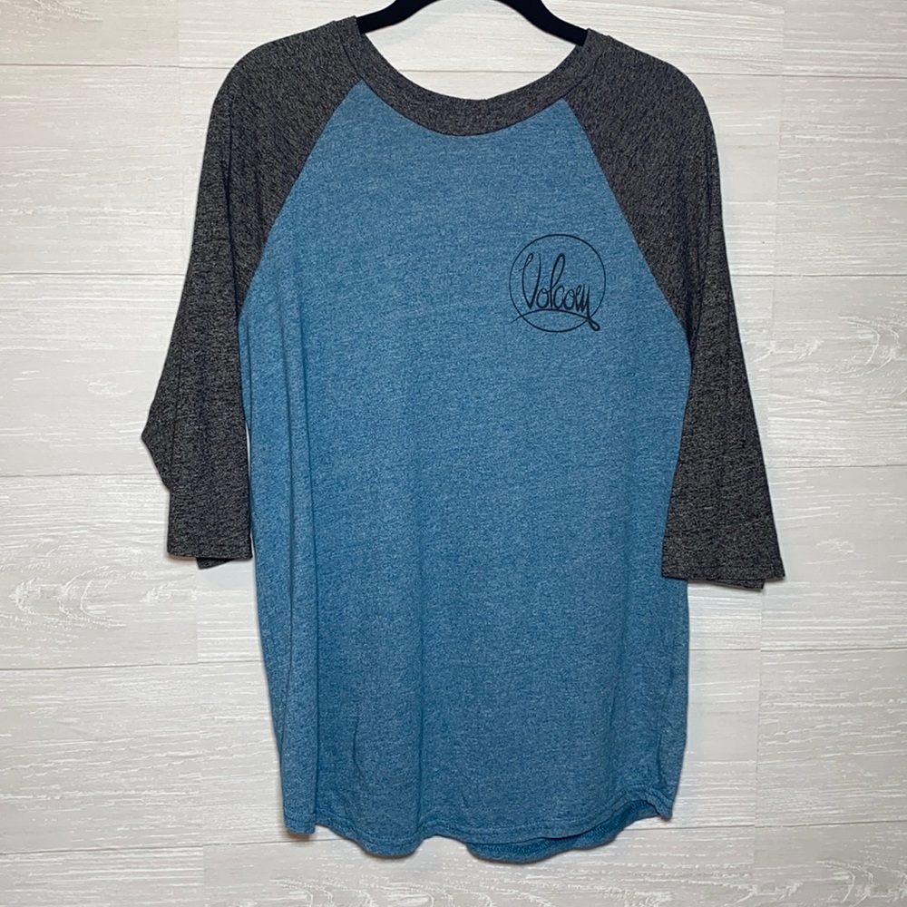 Excellent Condition Volcom Baseball Tee - Picture 2 of 4